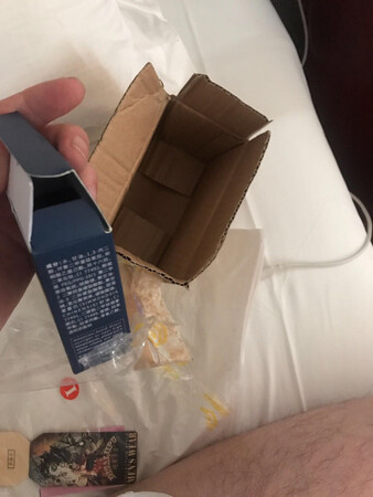 买的是自然色?替换芯    我收到打开一看   没有替换芯     联系客服不搭理我     有这样做生意的吗？   钱给你了    东西不全     也不搭理我      差评
