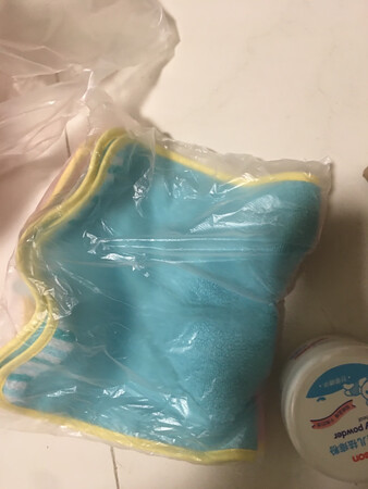 之前买过的，宝宝喜欢用，面料提哦舒适的，宝宝带去幼儿园一条，家里一条，很喜欢用，很容易分辨自己的毛巾。