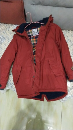 这次是最成功的一次网购，一次从这家店里买了四件衣服，每件都挺喜欢的，宝宝穿着很好看，衣服质量也非常好，价格还很优惠，果断的关注这家店铺了决定以后大宝的衣服首选这家了，一直以来都喜欢在京东购物，不过只喜欢在自营旗舰店和旗舰店买东西，东西的质量有保障，自营送货还超级快，这点我最喜欢！