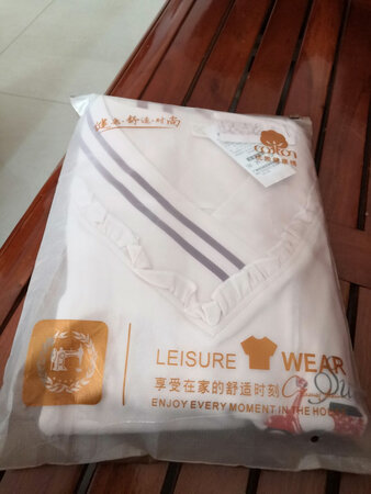 衣服收到，试穿了下，刚好，洗过了不掉色，大爱