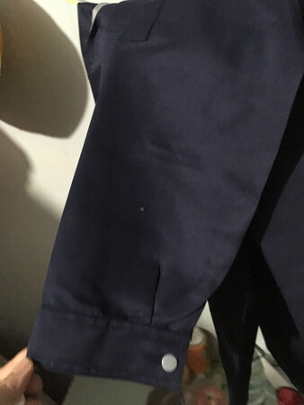 还没有穿，看着还行，手机上显示前天就到货了，一直没打电话给我，自己打过去问，快递员说帮我查一下，原来是商家电话号码少写了一位数，只有十位数，联系不上，无语