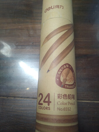 24色的，有好几种颜色很像的，区分不是很大，但对我而言够用了，总体还是很满意的呀，点赞