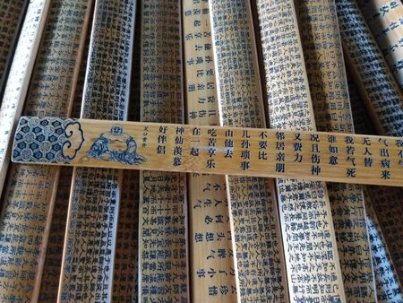 有几个弯曲和表面瑕疵的，不过这个价钱配这个质量也是可以的了！