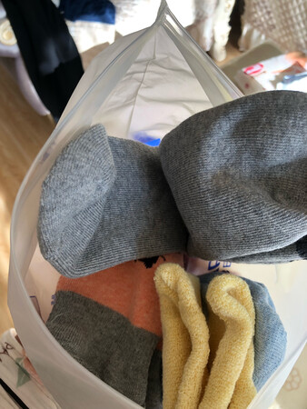 之前买过了，这次是回购！袜子质量很好，很厚实，不是那种穿着穿着就起大球的显得质量特别不好的袜子.这个袜子很好，看着就是高品质的毛巾袜！颜色我也非常喜欢！双十一活动的时候买的，性价比很高！京东物流也非常给力！