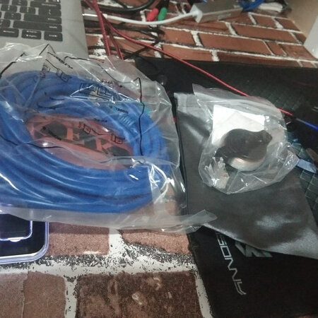 外形外观：产品非常好看，而且服务态度是真的好，本来我买错了，然后他们很耐心的和我换，态度十分好