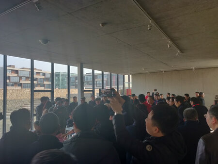 产品精致大气，比较高端，信号很好！音质很清楚