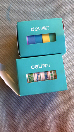 一直信任得力品牌，这次选纸胶带也毫不犹豫下单了。买纸胶带除了做手账，还用来给孩子做游戏，在地板上贴出公路，转盘，立交桥什么的，孩子很喜欢，而且几天后撕下来地上仍然没留任何痕迹。高品质好牌子值得信任，继续购买