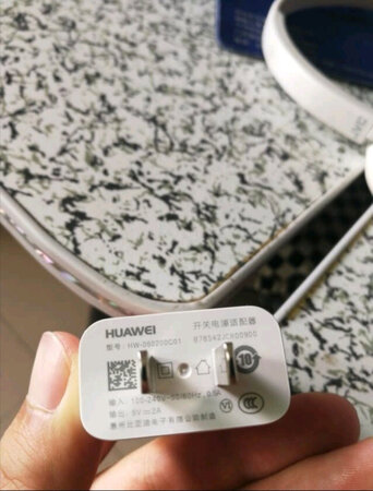充电器用着用着就找不到了，这个还可以，稍微有一点发热，在没有us插线板的时候可以用一下。