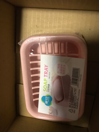 喜欢茶花这个品牌，进而喜欢茶花的产品。这次在京东买的是茶花卫生皂盒，自营产品，物流是很快的。买了两个都是粉红色的，很好看，盒子质量好，用力握也不怎么变形。产品的搭跟盒底距离比较合适，盒子高度也适中，可以过掉水而不会接触到水。