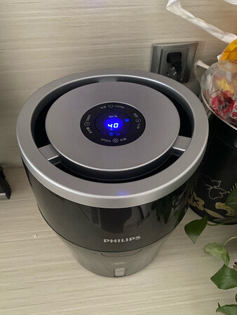 外形设计：黑色很上档次。
水箱容量：水容量非常大。水消耗很大，家里确实很干燥！
运行声音：产品很好，没有一点噪音，超静音！
加湿效果：没有水蒸气，加湿效果很好，特意用了几天来评价，因为家里地暖，很干，开一晚上早上起来嗓子一点也不会干！很好用！