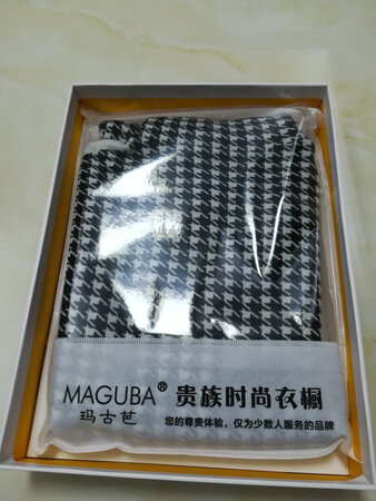 针织连衣裙质量很好，做工精细，面料很柔软，真的非常满意。