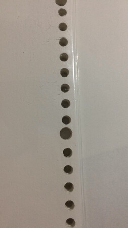 纸质和活页夹里的原装纸不同，稍微粗糙一点
