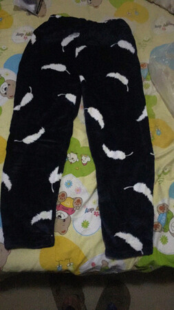 衣服很贴身，颜色也比较正，穿在身上很舒服！尺码标准如果体型偏胖的话建议大一码毕竟是睡衣重点是穿在身上要舒服一点，现在正好有活动入手的话还会更便宜。跨店2件8折3件7折，可以搭配别的一起购买，这样会很划算！