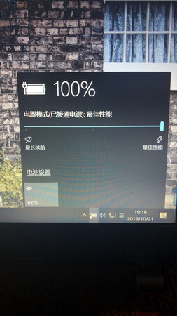 产品包装：包装很严实，麻烦的时候还有防摔壳套着
外观设计：样子和原装很像装上去之后完美匹配
安装操作：安装简单，直接扣上就行
使用效果：用着很不错，就是自己买的时候忘了选大容量的电池了，总体来说超赞，值得购买。