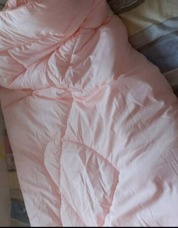 买的夏被有点气味，不过洗了一下就好了，还是不错的
