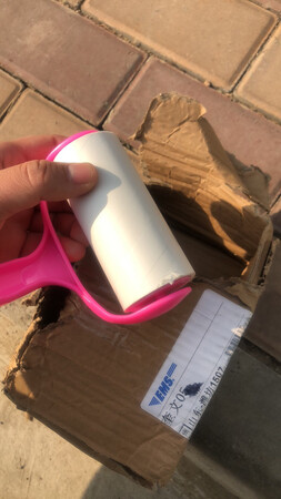 快递员给我往蜂巢快递柜硬放造成产品损坏