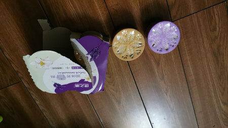 放在卫生间，味道很好闻，不刺鼻，适合放在卫生间使用