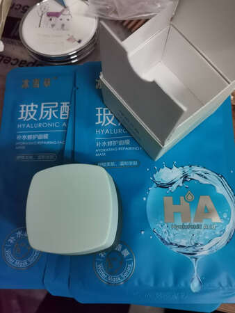 水水的，不会很油腻，效果还不知道，倒是追评吧