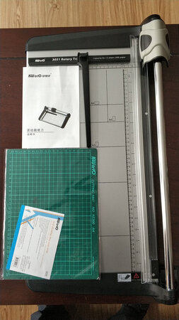 产品大气用料足，使用操作方便快捷，还送了一块垫胶板。