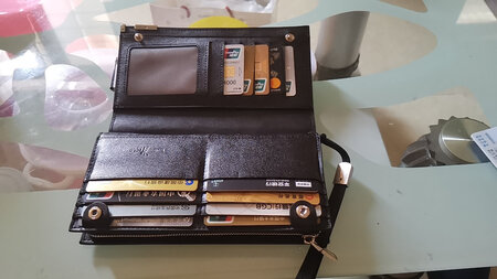 漂亮，就是小了点，放了卡有点鼓鼓的！