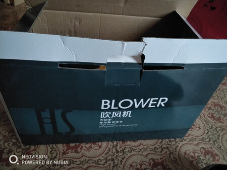 材质工艺：做工还可以，拿在手上质感好。
功能设计：功能使用很好，转动风筒就行了，很方便。
操作控制：风力很大，就是铭牌注明不清晰，不知道多大功率。