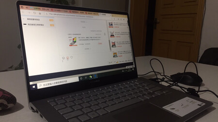 这款电脑配置很满意，开关机很快，系统的安装也很轻松。屏幕看着清晰，配置完全够了，分辨率也很不错。
