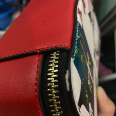 等了这么久居然是烂的，还压变形，在京东上买了这么多的东西头一次买到这么差的
