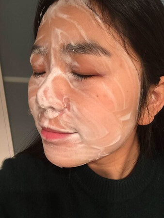 很温和，洗过之后皮肤变得好嫩滑，洗完脸不紧绷很干净，不容易起皮。