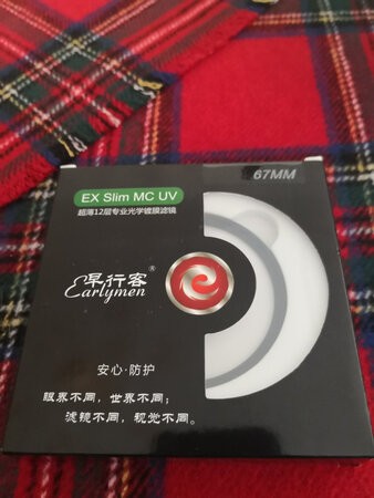 的确很薄，比之前用的轻很多，但反光度看起来要大一些