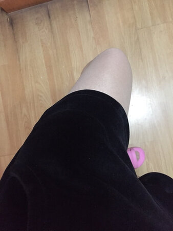 裤子收到了，物流很快，质量特别好，穿着也很白搭，满意的一次购物