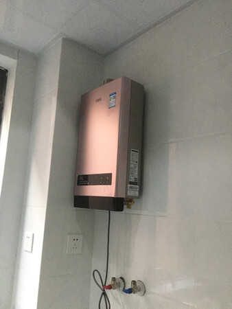 第一次买万家乐，所谓的安装就如图安装完毕，完全不能使用，再往下安装开始收费。集成吊顶就是家里面用的铝扣板开孔尽然列入他们收费项目。 这也是第一次听到有这样收费项，就是在万家乐。
