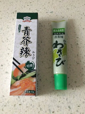 京东快递很棒。 包装很精致啊   这个芥辣味道够劲道！我自己是比较喜欢吃芥辣够味的！这个牌子的芥辣不错！