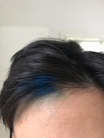 颜色还行，就是喷雾不好掌控量，我头次使用