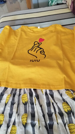裤子做工略微有点粗糙！不掉色，还是挺满意的，以前买过几条南极人的裤子，质量很好！
