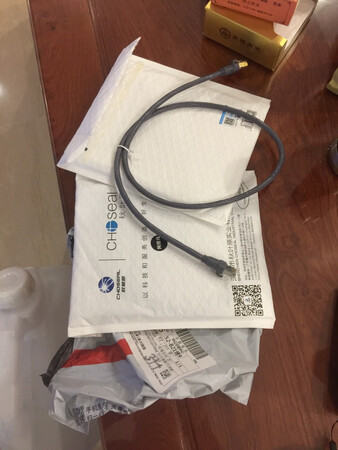 产品质量：非常好十分满意。
产品性能：非常好。
兼容性能：非常好。
外形外观：很不错。
产品包装：完美
其他特色：非常好，当时装修的时候没考虑清楚就在实体店买实体店没得选择只有一种。价钱不贵，但质量非常差。买了这个线，以后非常好用不断网了。