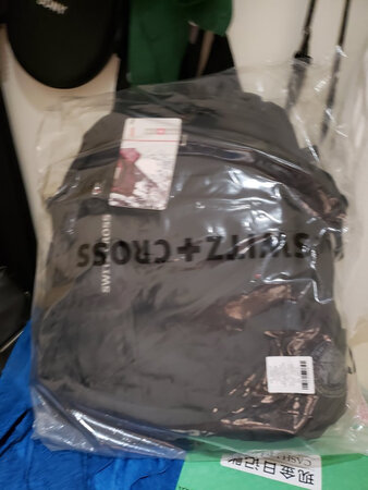 只有放电脑那层是防盗拉链，宣传写的不清楚