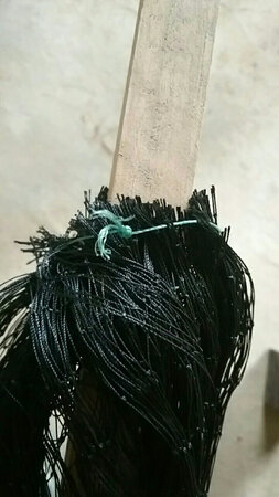 送的网袋有货没毒的可以装！有毒的真不敢装！说好的穿好引线是短那条线是吧！手感柔软！结实！