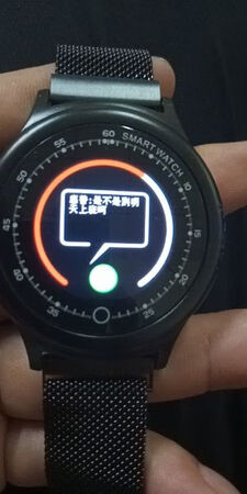 很大气时尚，信息全能显示出来，表盘大小合适，表带很酷方便
