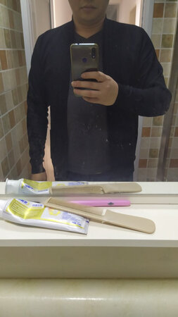 衣服裤子都是海澜之家品牌，值得信奈，穿着舒适，刚好自己衣服从来也**子拉链啥的，比较符合我的习惯。希望海澜之家产品一如既往的好~