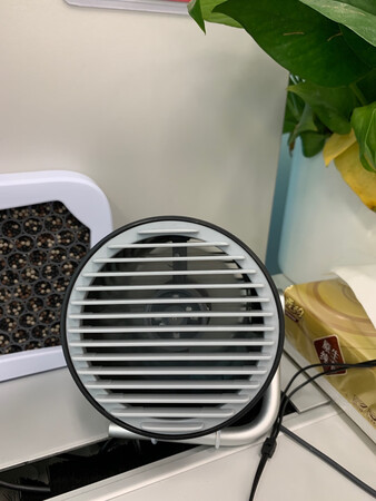外观设计：很有时尚感
档位风速：两档，二档风力很足
操作方式：触摸式，科技创新
静音效果：静音