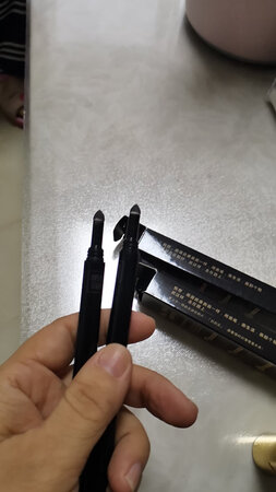 买了奶奶和浅灰，区别不是很大，都不错