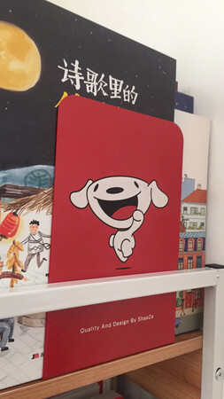 很漂亮的书立，喜欢这个京东的图标，哈哈