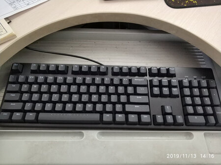 手感不错！！就是太普通了！！！没有任何惊喜，感觉不如610啊，加点钱买个更好的吧