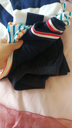 买了四件打五折，价格很划算，质量也很好。我就是喜欢铅笔的衣服，每年给孩子屯。去年屯的今年穿，今年屯的明年穿，但是今年屯的有点太大了。看了一下去年屯的今年是140。今年直接160了。但是我穿了一下很合适，而且衣服超级舒服。儿子不能穿，我早晚运动穿也很舒服。谢谢京东小哥大热天大中午的送货。东西还是买京东自营的好。买其它的真是个坑。