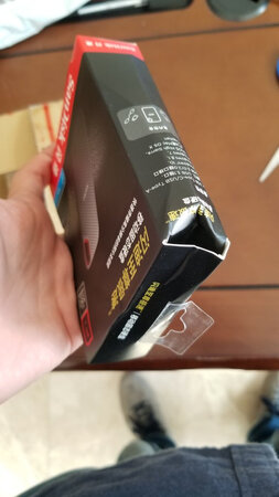 包装差评，拿过来都压扁了，快递员发条短信放门卫了，好在硬盘没坏，目前测试正常，拷贝几个g的大文件写入速度约70兆每秒
