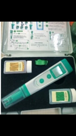 专业的笔试ph仪器不多，之前买了一款台湾的笔试仪，感觉适合实用，这次选了沛瑞这个牌子，看内容描述比较专业，仪器寄到了，是个便携式小提箱，挺精致的，按说明?步骤测试了一下，与之前得产品比较，一个是数据稳定速度较快，读数不漂，精准度也高了不少，属于专业级别的，后续试用在来追加评论，