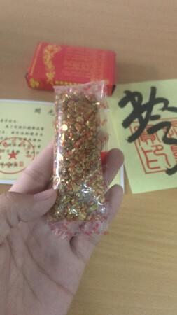 挺好的，东西挺不多的还赠送了一些东西，挺好的，打开包装还有佛香，挺好的