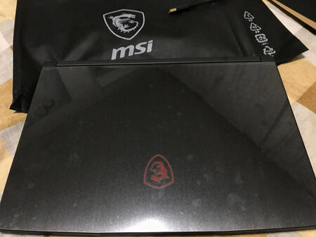 以前一直用微星的主板，第一台电脑用的微星主板到现在更新换代买的微星B365M主板，可以良心的说我属于微星的忠实老用户，微星的笔记本听说过，但是一直没想着买笔记本（我喜欢用台式机），这次朋友想买台笔记本，要我推荐，我首先想到了戴尔跟华硕，不过后来看到微星有活动我就动心了，同配置下微星的性价比更好，没有犹豫就下单了。11号下的单，12号就到本地的配送中心但是一直没送，催了单晚上7点多才送来，拿到手没有犹豫，直接重做了系统。弄好感觉是真不错。以后可以给朋友推荐微星笔记本了。