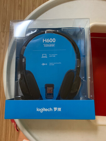 做工质感：做工精良，手感不错
音质音效：音质很好
舒适度：不夹耳朵，很舒服