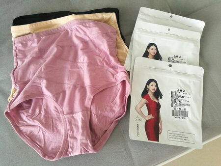 小宝贝大小合适，面料柔软，满意的网购！